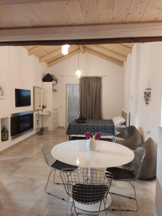CAREZZA APARTMENTS