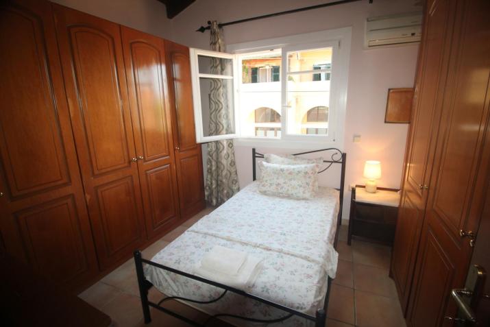 Private Villa AKOBARA, 2km from city center