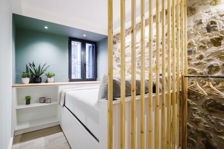 Athenian central Studio with Garden!