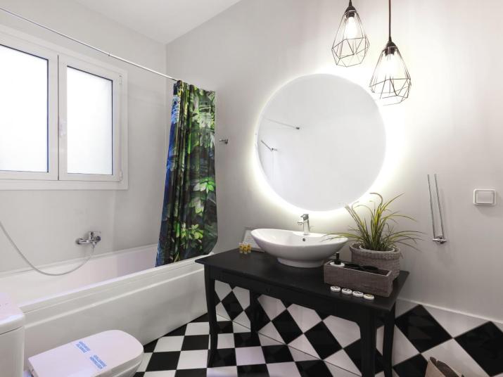 Athenian Apartment in the center with Jacuzzi