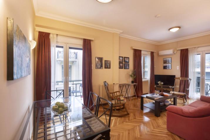 Prime Location 2 BR APT next to the Acropolis