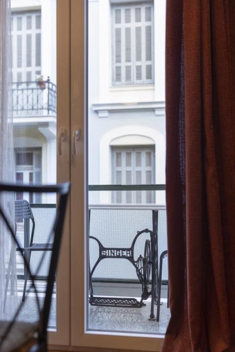 Prime Location 2 BR APT next to the Acropolis