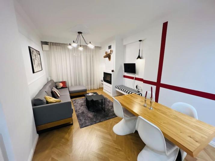 Redstripes Apartment