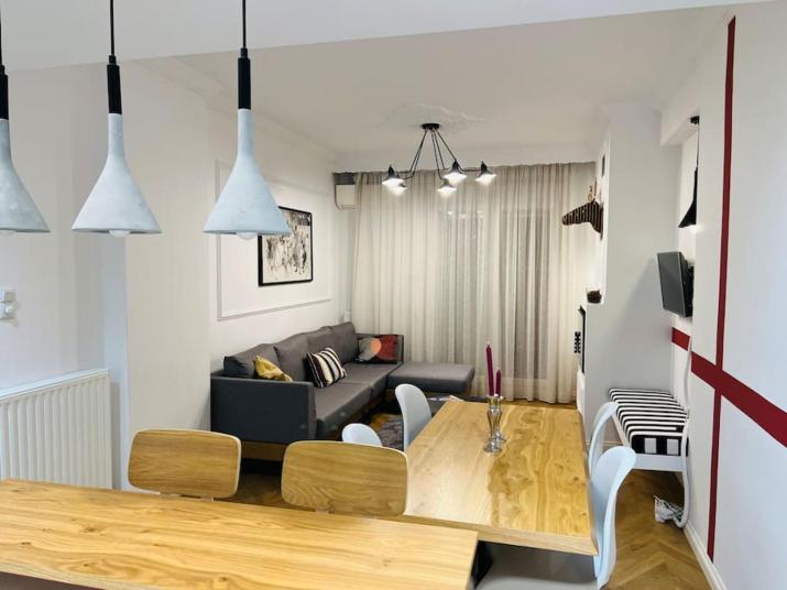 Redstripes Apartment