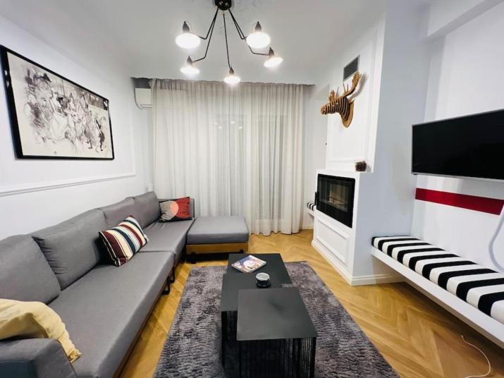 Redstripes Apartment