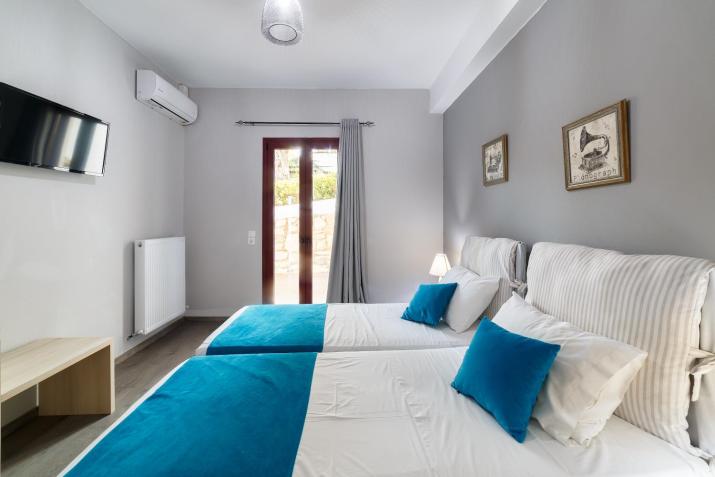 Vigles Villa ,Modern Suites with amazing view