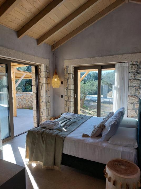 Elaiopetra Kefalonia - Stonehouse Hideaway with pool - Modern Luxury with Serene Sea and Mountain Views