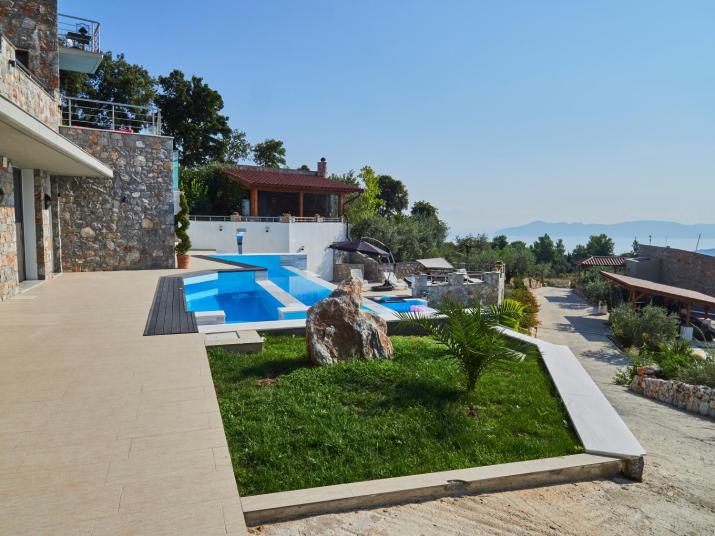 Sky Sea Resort & Villas