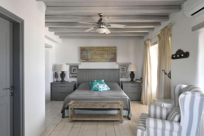 SUNRAY Paros Beach front 2 bedroom house next to kite sports