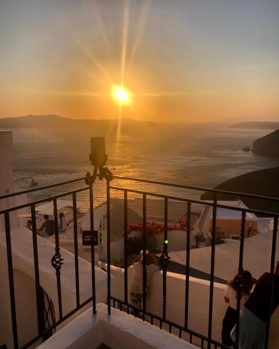 Doukas Caldera Suites