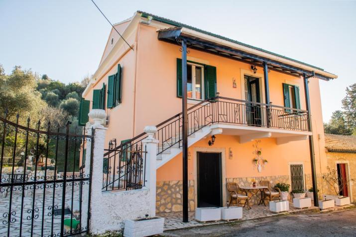 The Old Well, Spacious House in North Corfu