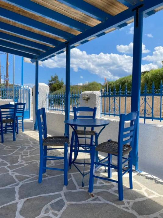 Blue Dolphin Studios and Apartment