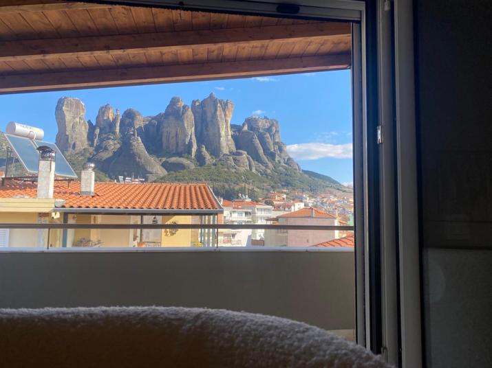 Rock State View - Unique Overlooking Meteora Flat