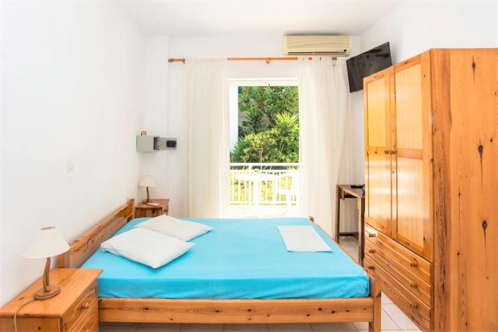 Blue White Apartments - Kefallonia Poolside Retreats
