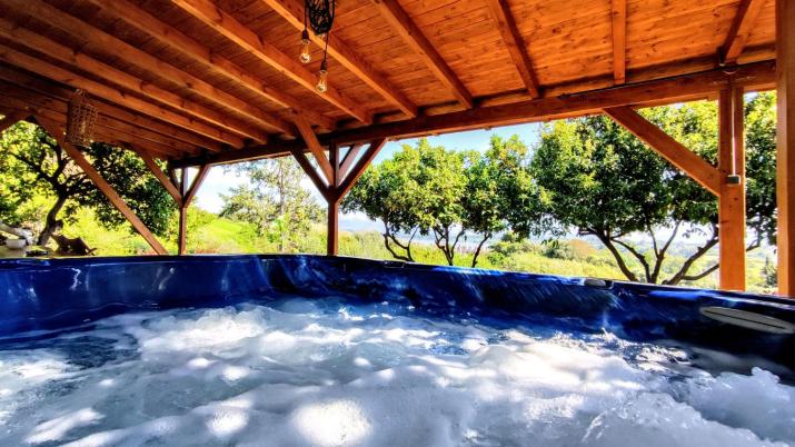 The Elysian at Nicopolis jacuzzi