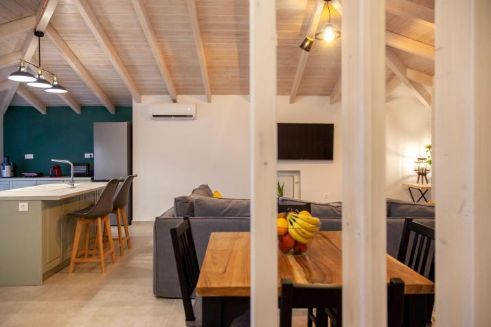 Kamari Luxury Apartment