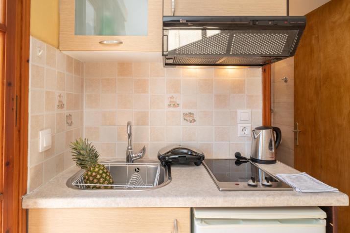 Alexatos Studios & Apartments