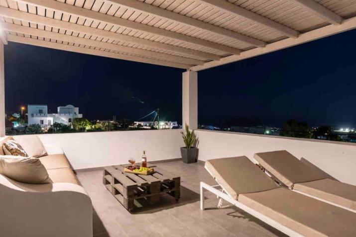 In the heart of Fira & free pool - Nychteri suite