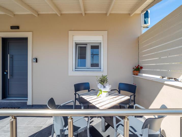 M&K - Maria's Stylish Apartment near Alykes Beach