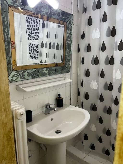 Private apartment in Lykavitos