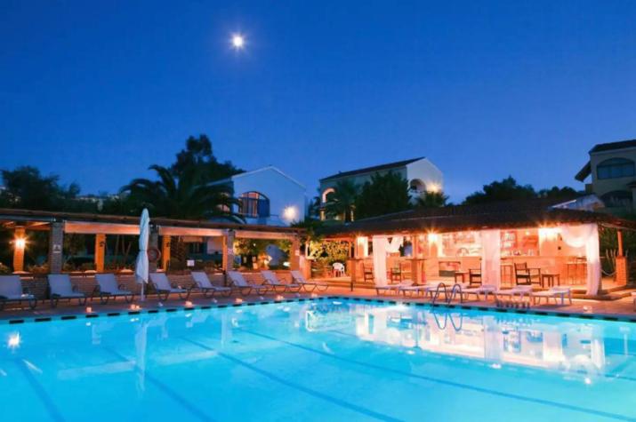 Blue & White Velvet 20m from the beach