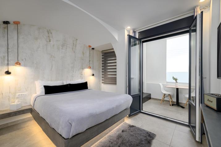 George & Joanna Suites Santorini
