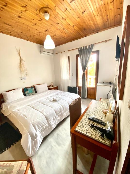 Costas Inn