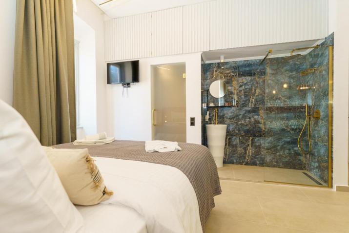 La Vie Hydra Luxury Suites