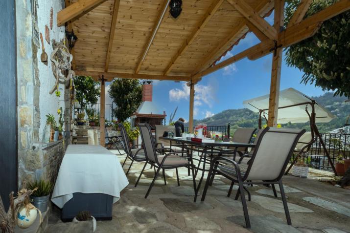 Ifigenia Cheerful and Cosy Entire Home with patio!
