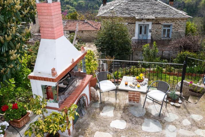 Ifigenia Cheerful and Cosy Entire Home with patio!
