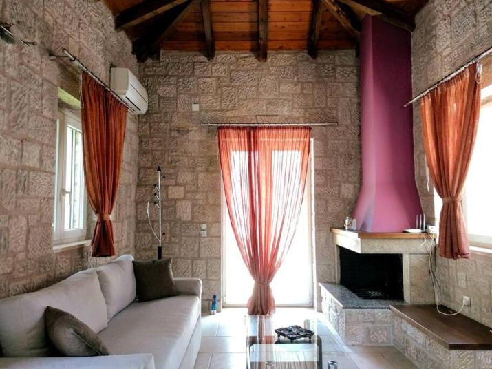 Villa *Orizontas*/5' from town-sea/Mountain view