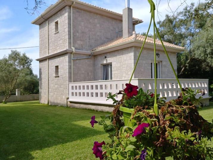Villa *Orizontas*/5' from town-sea/Mountain view