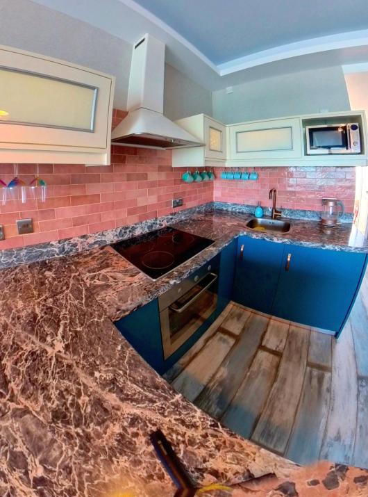 Deluxe Beach Apartment- Sleeps 2 & Private Terrace