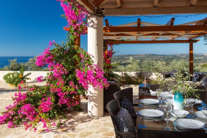 Villa Anna Margarita, beautiful modern villa with far reaching sea views
