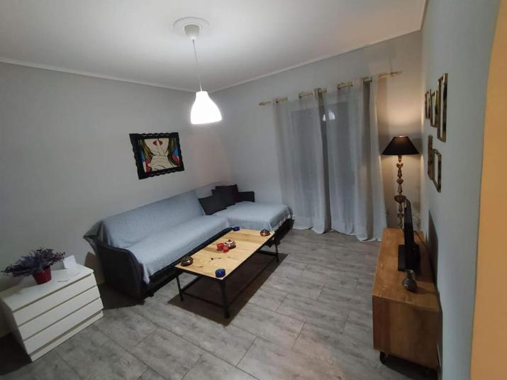 Nice& Cozy Flat 1min from the Heart of Athens.WiFi