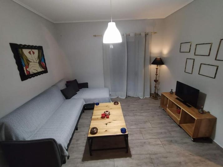 Nice& Cozy Flat 1min from the Heart of Athens.WiFi
