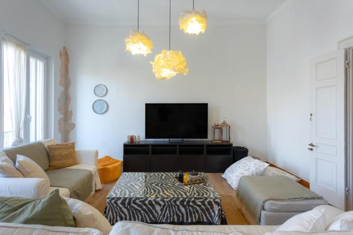 Dimora - A Spacious Luxury Penthouse in Town's Heart