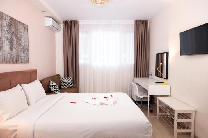 City Plaza Apartments & Rooms