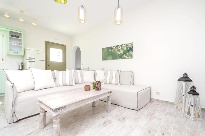 Welcoming Villa in Naxos with Sea and Mountain Views