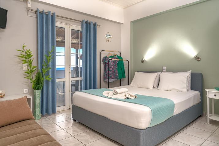 Elena's Seafront Deluxe Studios