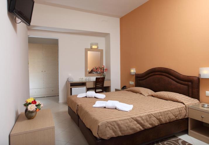 Kronos Hotel