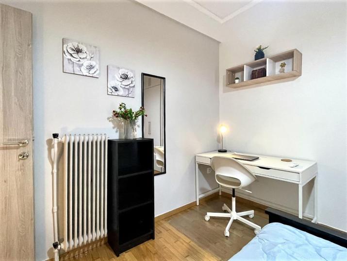 Modern & Quiet 4th Floor Flat - 3' from Metro
