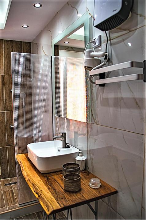 Kassandrou Suite HOT TUB-JAKUZZI - 2 BEDROOMS - BIG BALCONY - CENTER