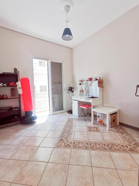 A private room for girl lady couple family we share other spaces