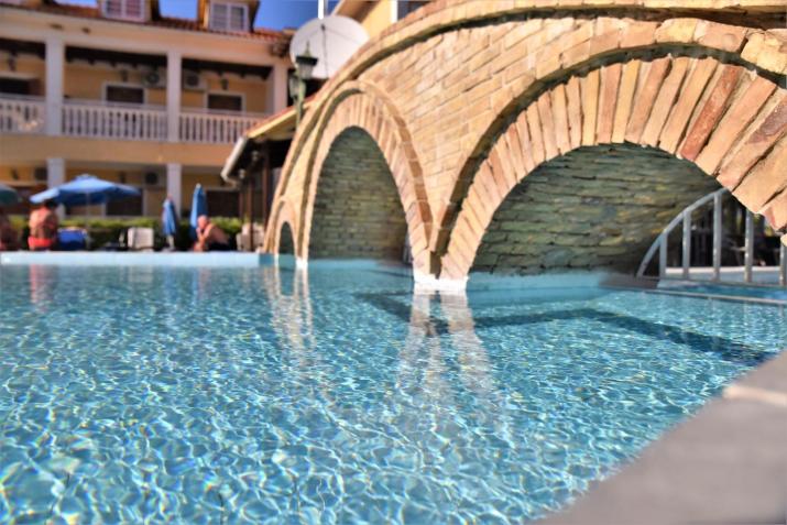 Elpida Hotel