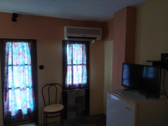 Double studio room with two single beds