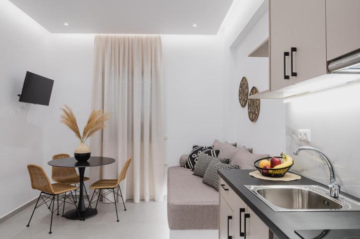 Petros Studios & Suites