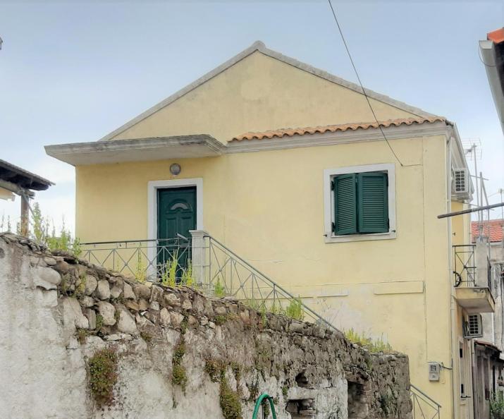 RIVER SIDE HOUSE