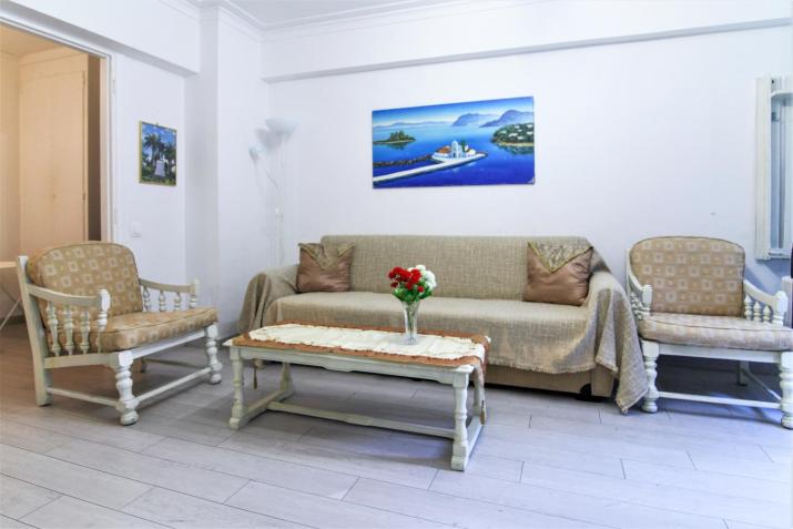 Best neighbourhood apartment in Athens near metro station & hospitals