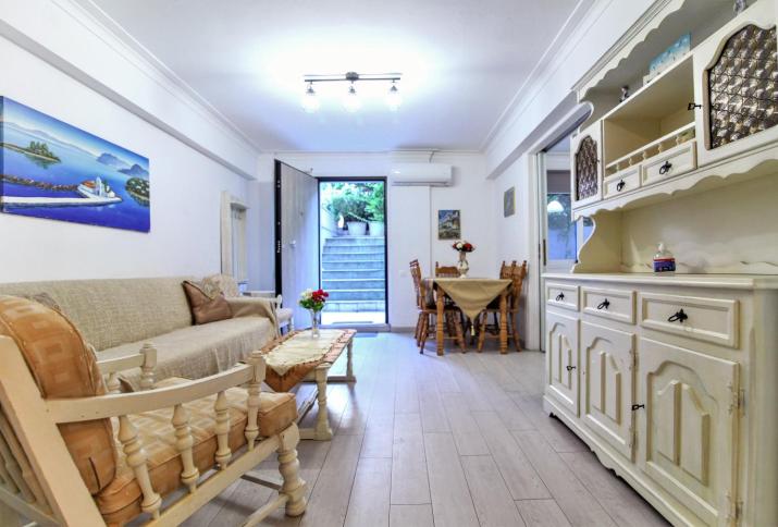 Best neighbourhood apartment in Athens near metro station & hospitals